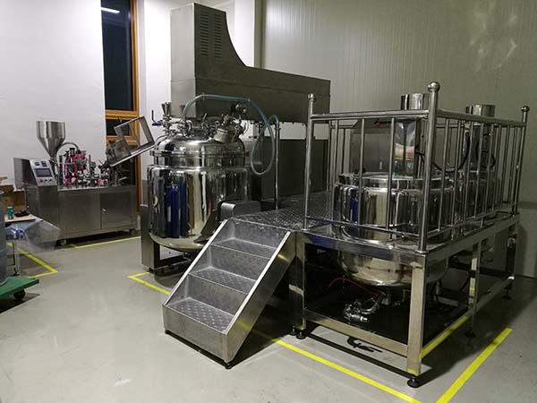 1000L大型真空均质乳化机组使用及保养概述