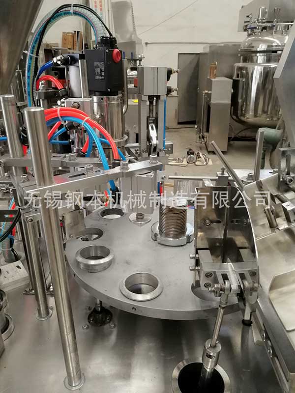 液体灌装封尾机逐渐融入我们的生活