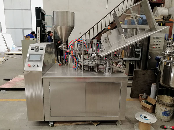 全自动普通型灌装封尾机主要应用优势