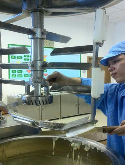 300L蛋黄酱真空乳化机细节图