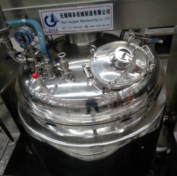 大型真空均质乳化机细节展示